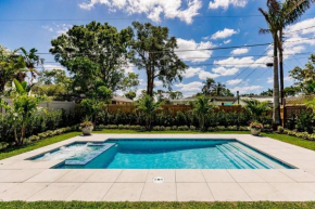 Naples Beach Retreat Bike to Beach! 4 Bed 2 Bath